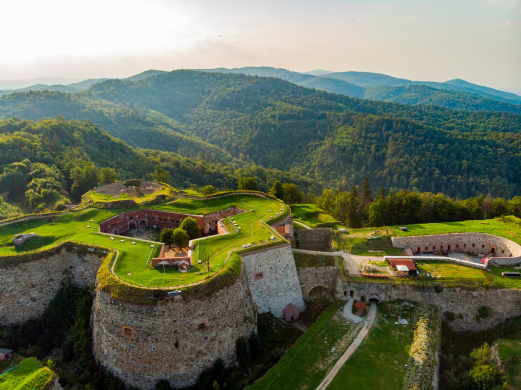 Twierdza Srebrna Góra / fot. Adobe Stock